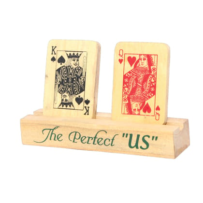 IVEI Poker Themed King and Queen Wooden Showpiece IVEI Poker Themed King and Queen Wooden Showpiece