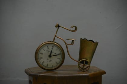 SHAMBHU HANDICRAFTS Table top/desk organizer pen holder showpiece (Elegant Cycle Designed Pen Holder/table decor) SHAMBHU HANDICRAFTS Table top/desk organizer pen holder showpiece (Elegant Cycle Designed Pen Holder/table decor)