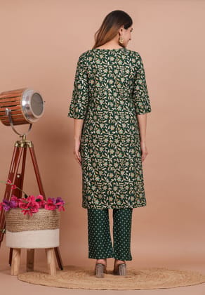 Women Floral Print Cotton Rayon A-line Kurta (Green) Women Floral Print Cotton Rayon A-line Kurta (Green)