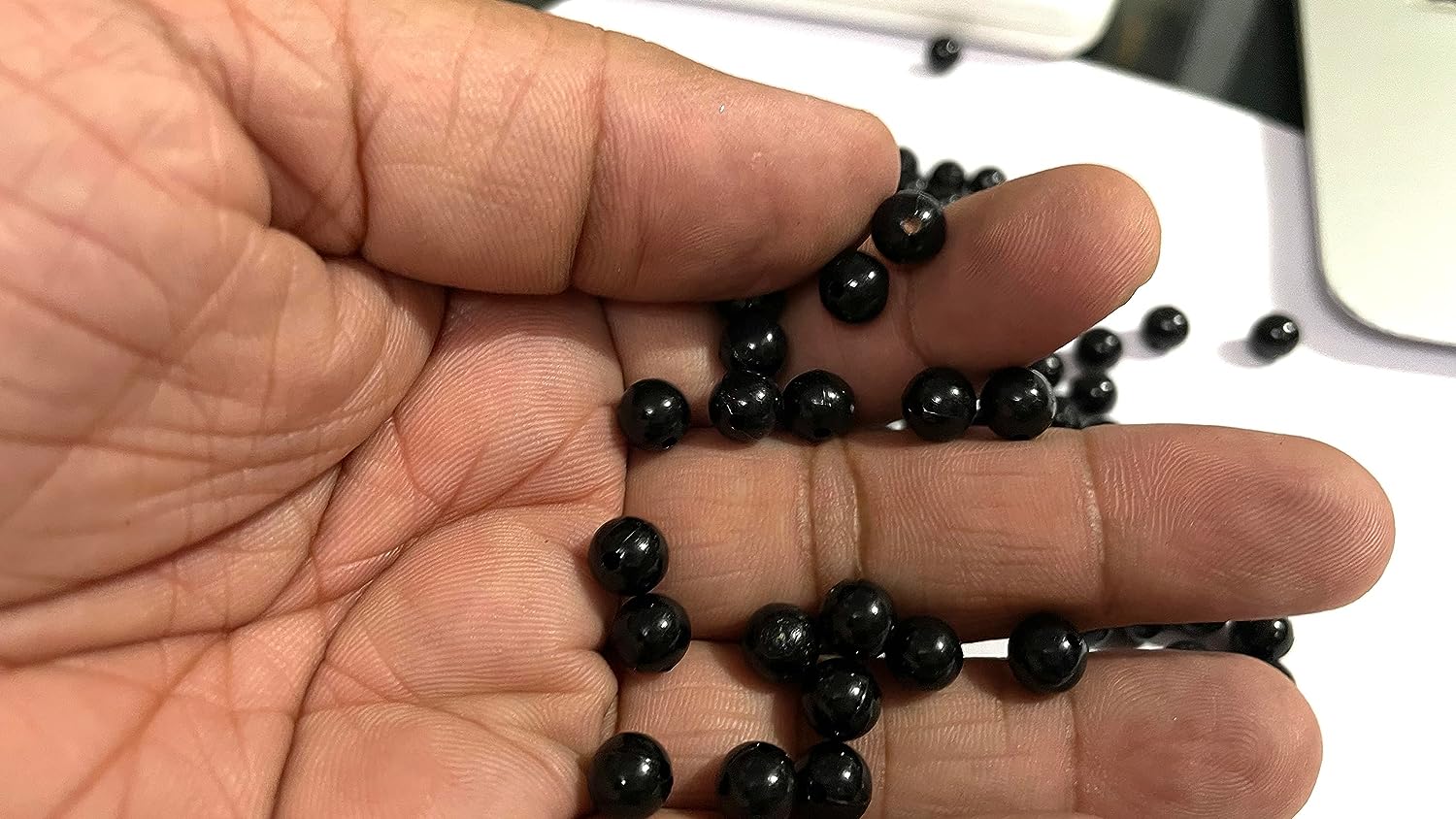OMX Round Shape Plastic Acrylic Beads with Hole 1mm, Black Colour, Spacer Bead, Hair Beads, Pony Beads for Hair, DIY Bracelet Necklace Jewelry (8mm, 200 Gram, 700 Beads Black)