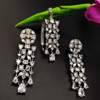 Party wear rose gold jewellery with earings & mangtika