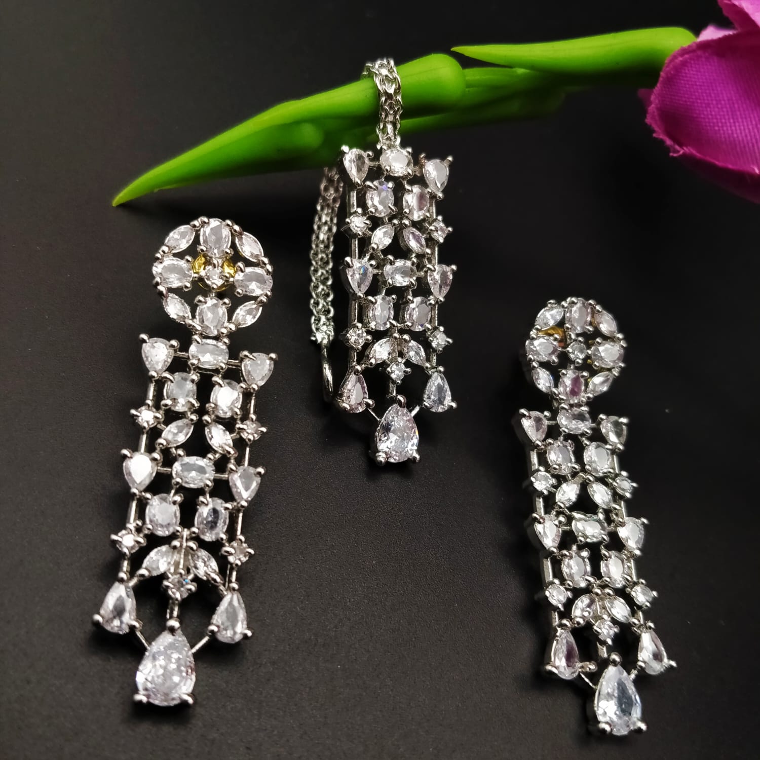 Party wear rose gold jewellery with earings & mangtika