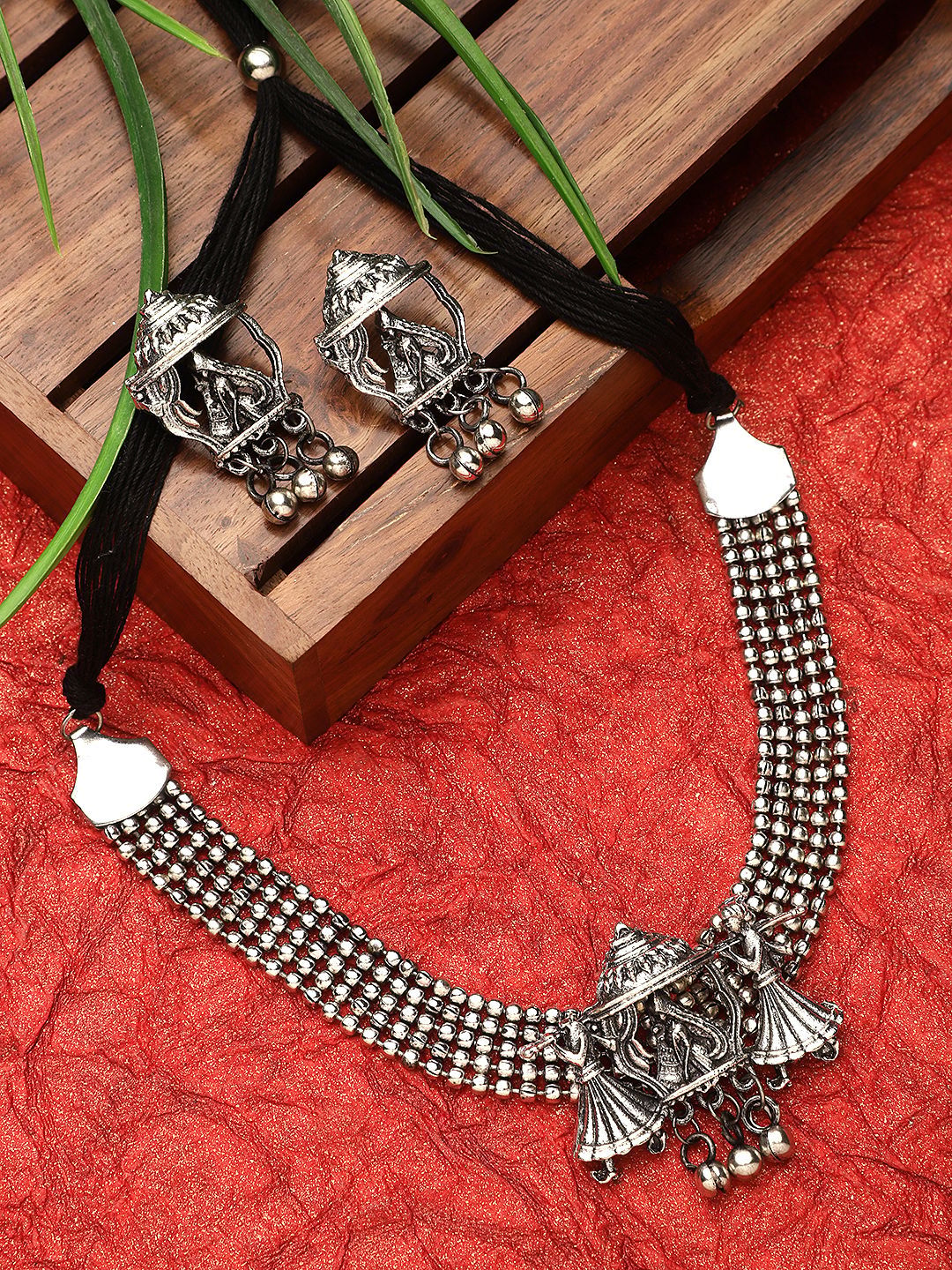 Cardinal Oxidized Silver Choker Choker Necklace Set