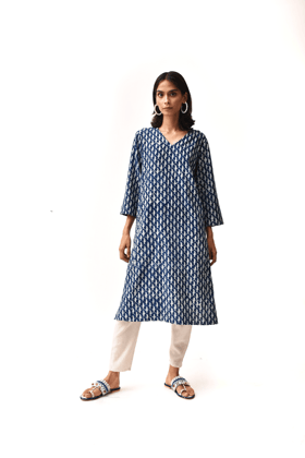 Indigo Three Quarter Sleeves V-Neck Women's Kurta Indigo Three Quarter Sleeves V-Neck Women's Kurta