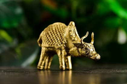 SOWPEACE Handcrafted dhokra Art OX “Ox Dipped in Shimmer” Brass showpiece, Premium Artisan Made Tabletop Home Decor for Living R SOWPEACE Handcrafted dhokra Art OX “Ox Dipped in Shimmer” Brass showpiece, Premium Artisan Made Tabletop Home Decor for Living R