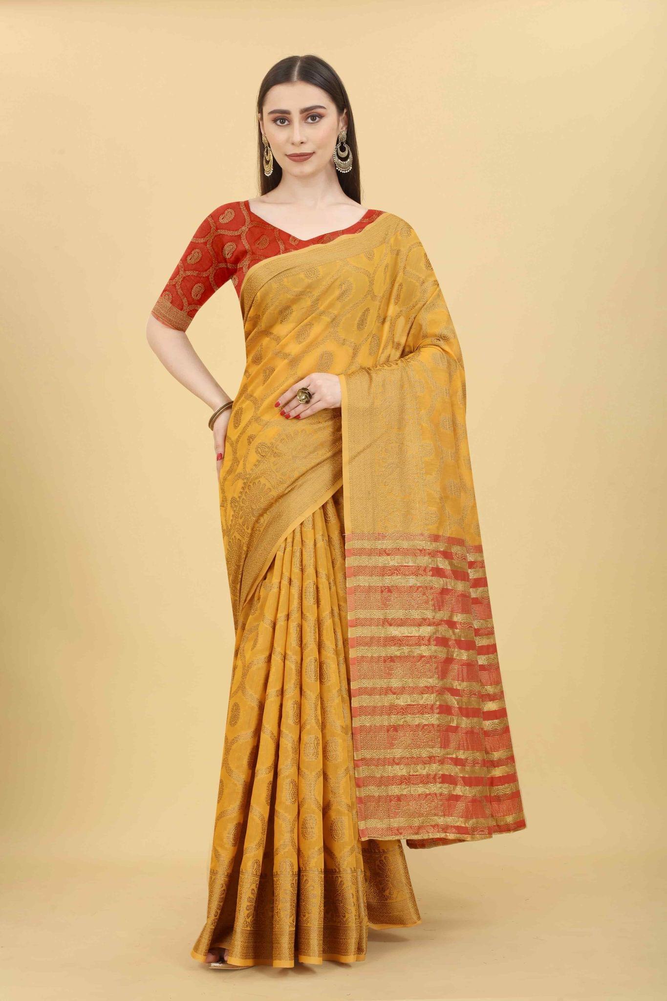 Women's Floral Cotton blend Saree With Blouse Piece