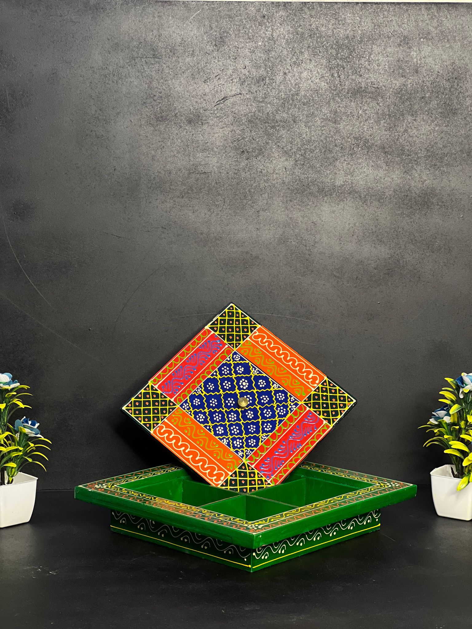 GREEN HAND PRAINTED DRY FRUIT BOX /&nbsp;HOME DECOR / RESTAURANT DECOR/ OFFICE DECOR/ TABLE DECOR/DRAWING ROOM DECOR / GIFT ITEM
