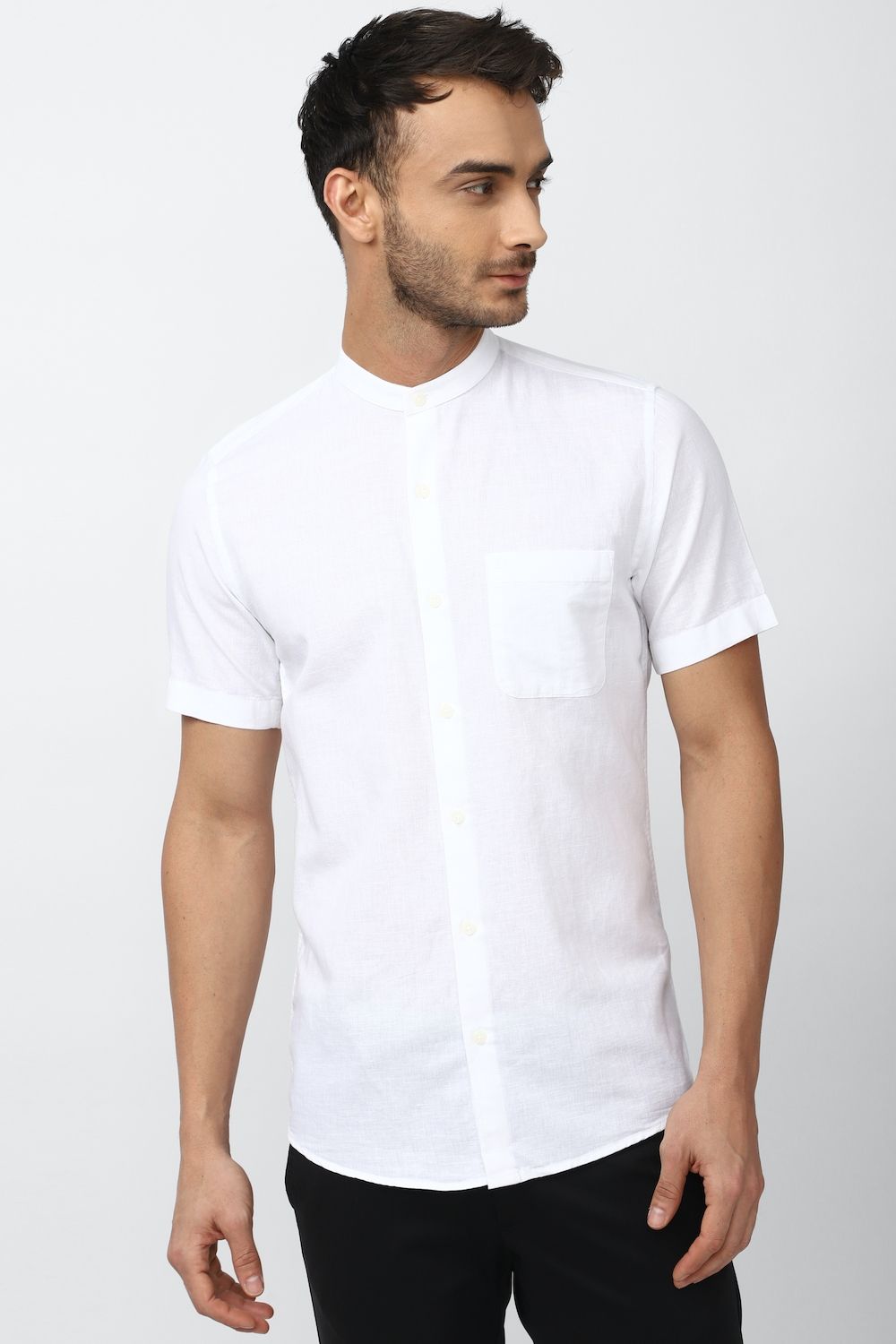 Men White Slim Fit Solid Half Sleeves Casual Shirt
