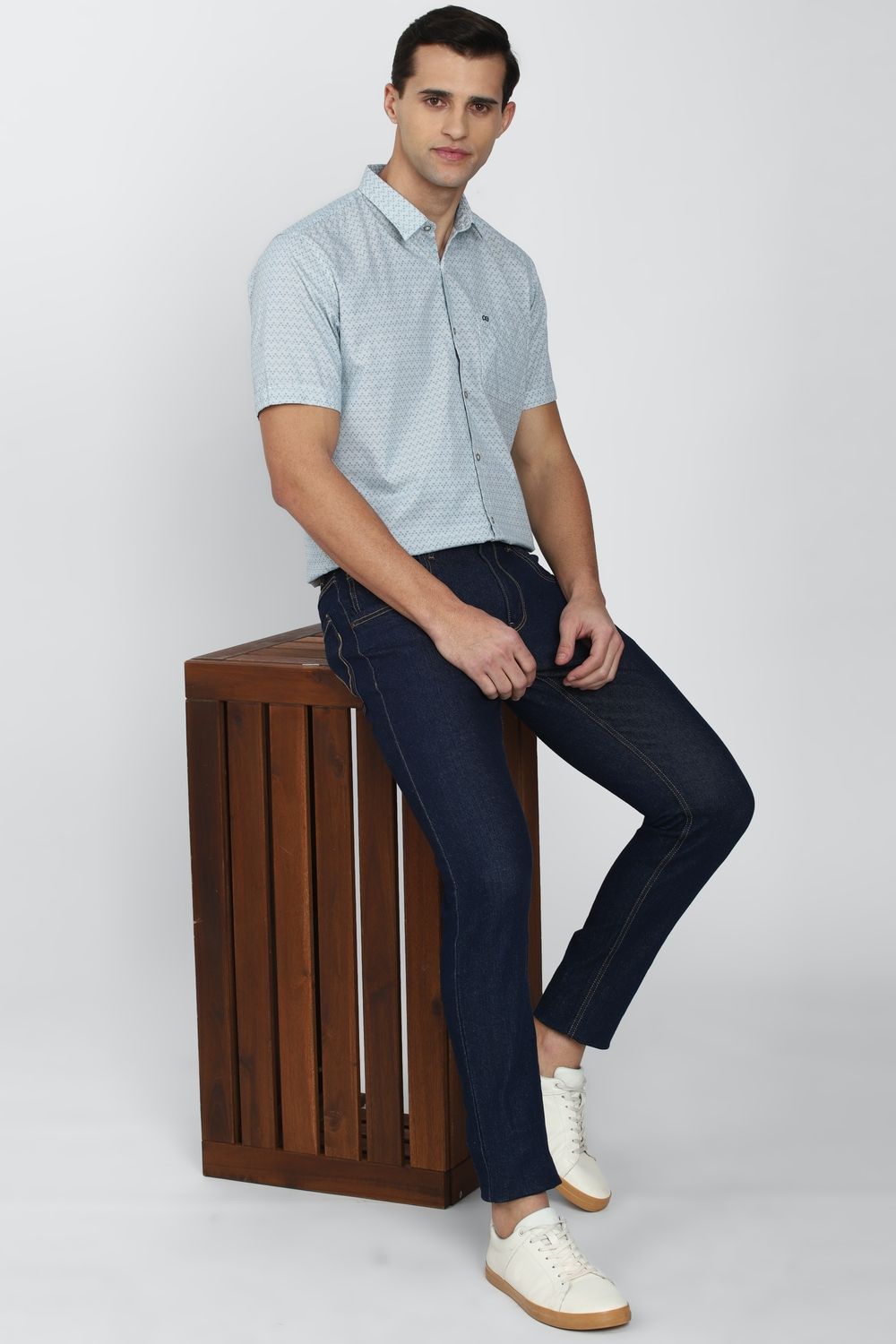 Men Blue Slim Fit Print Half Sleeves Casual Shirt