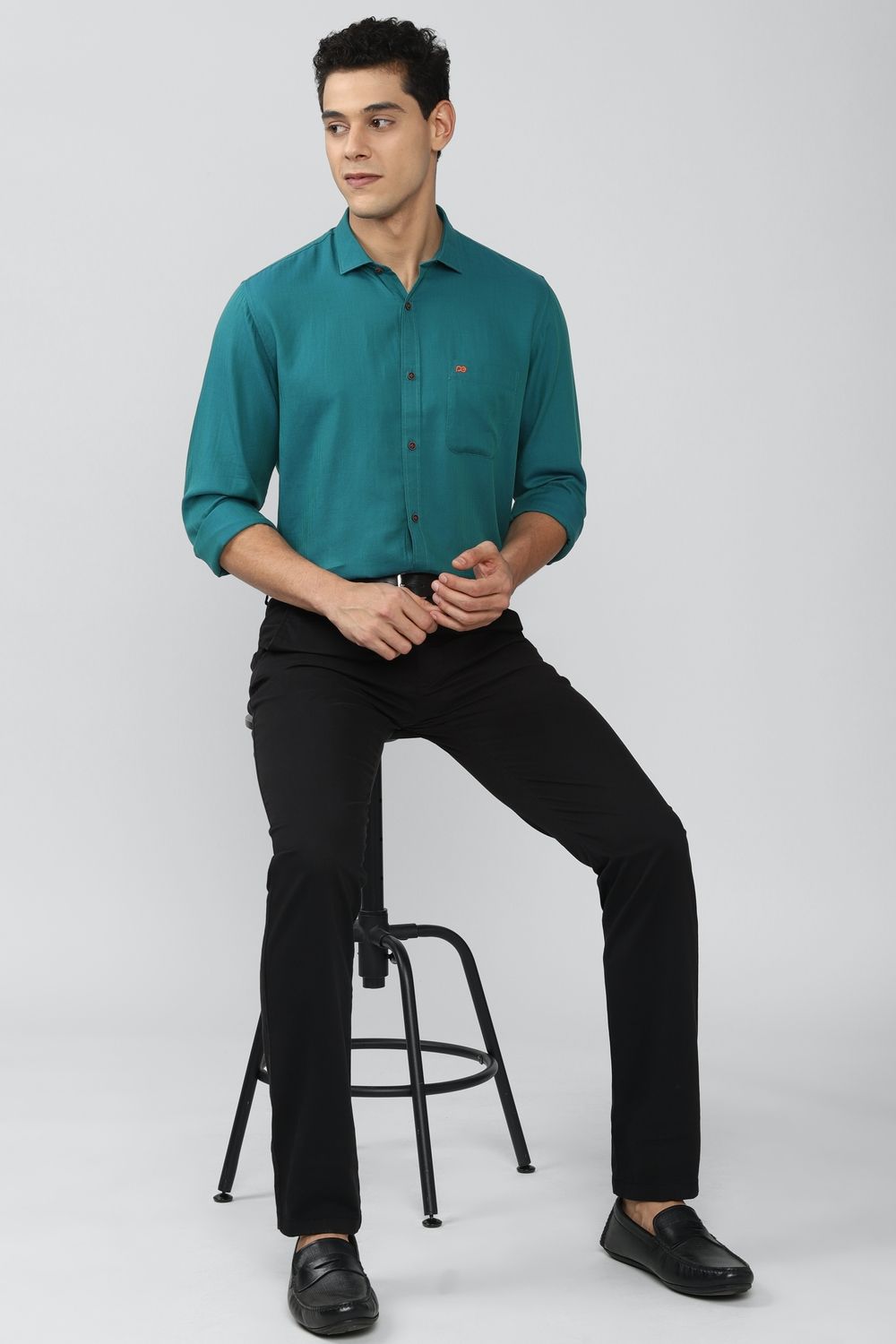 Men Green Slim Fit Solid Full Sleeves Casual Shirt