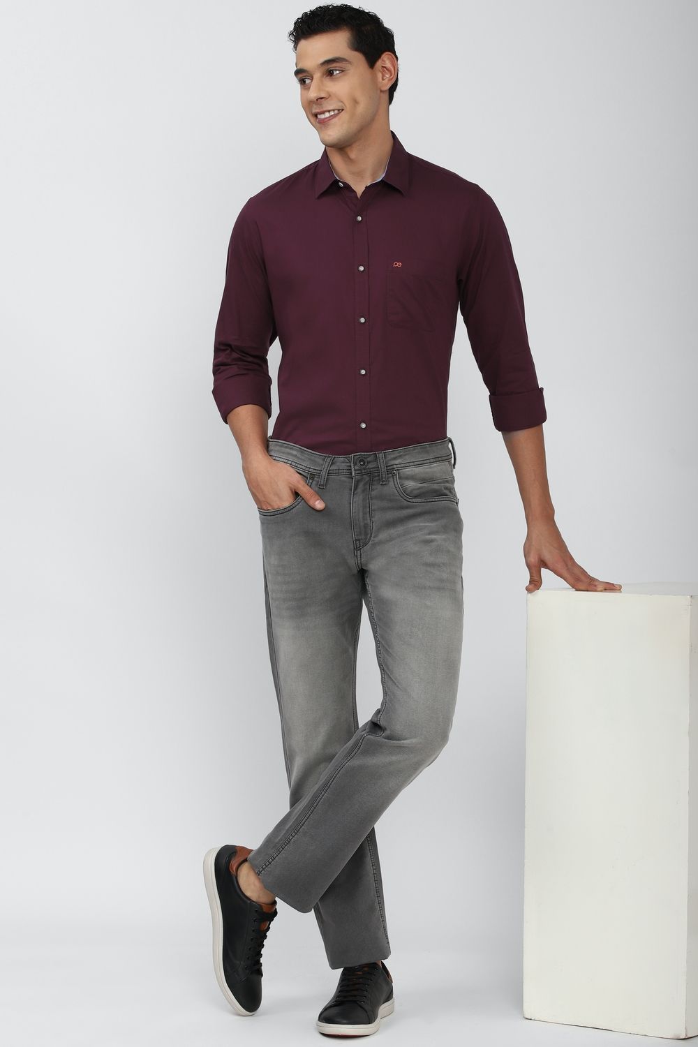 Men Maroon Slim Fit Solid Full Sleeves Casual Shirt