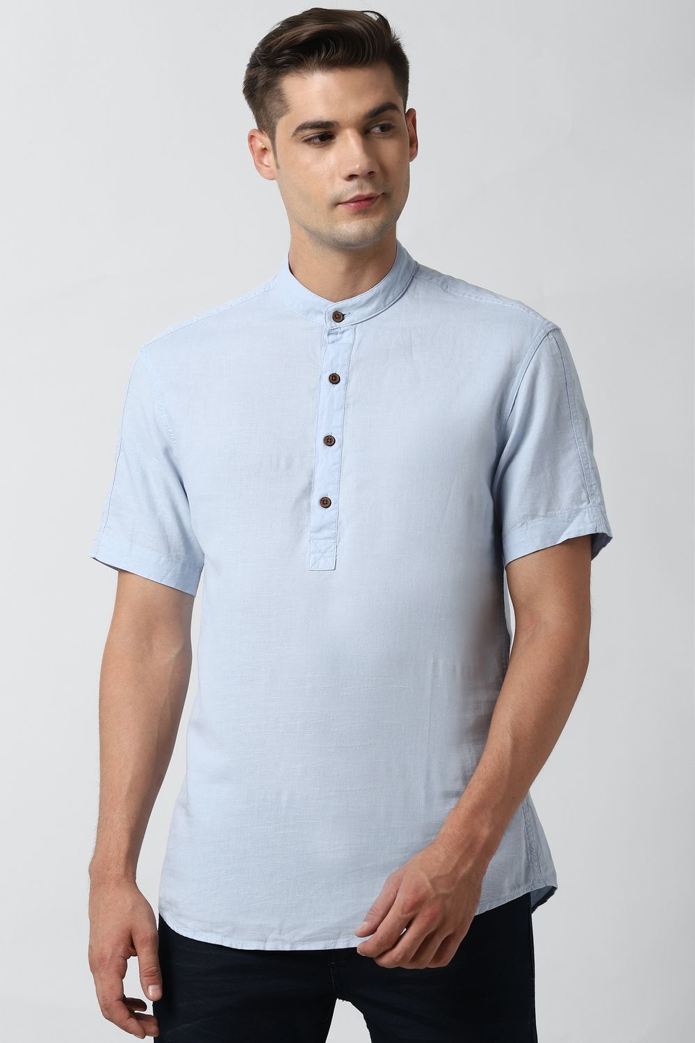 Men Blue Slim Tapered Solid Half Sleeves Casual Shirt