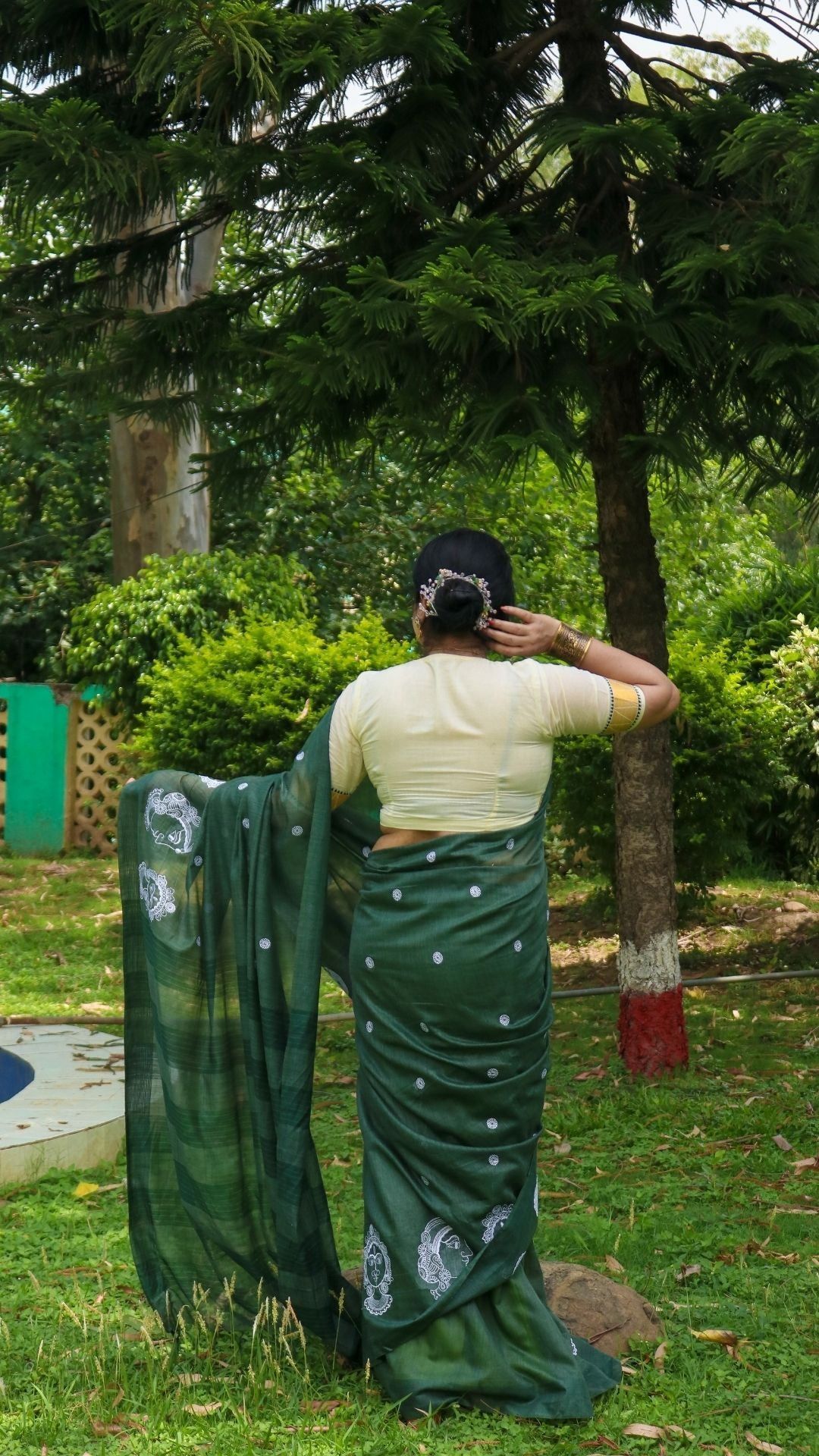 Bansbara Silk Saree Deep Moss Green Color Embroidered with running blouse-1884