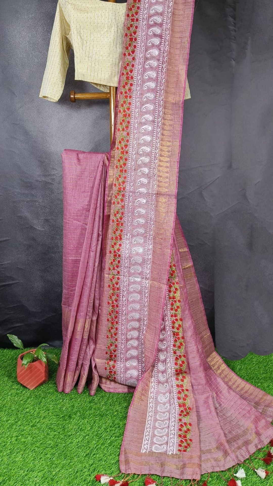 Bansbara Silk Saree Puce Pink Color Zaquard design with Golden Check and Digital Embroidery along running blouse-1083