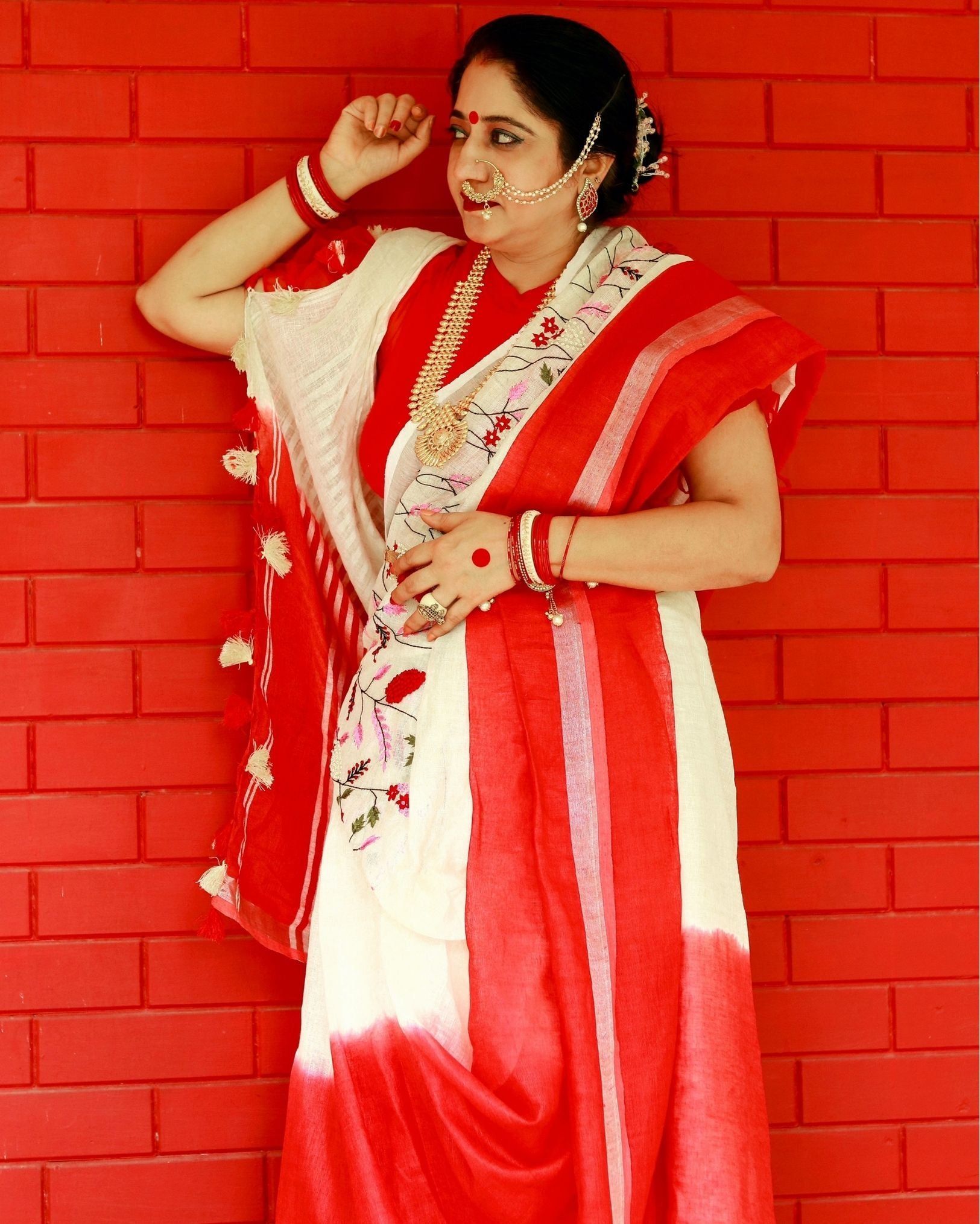 Pure Linen Handloom Saree White & Red Color Hand Embroidered with Running Blouse-9427