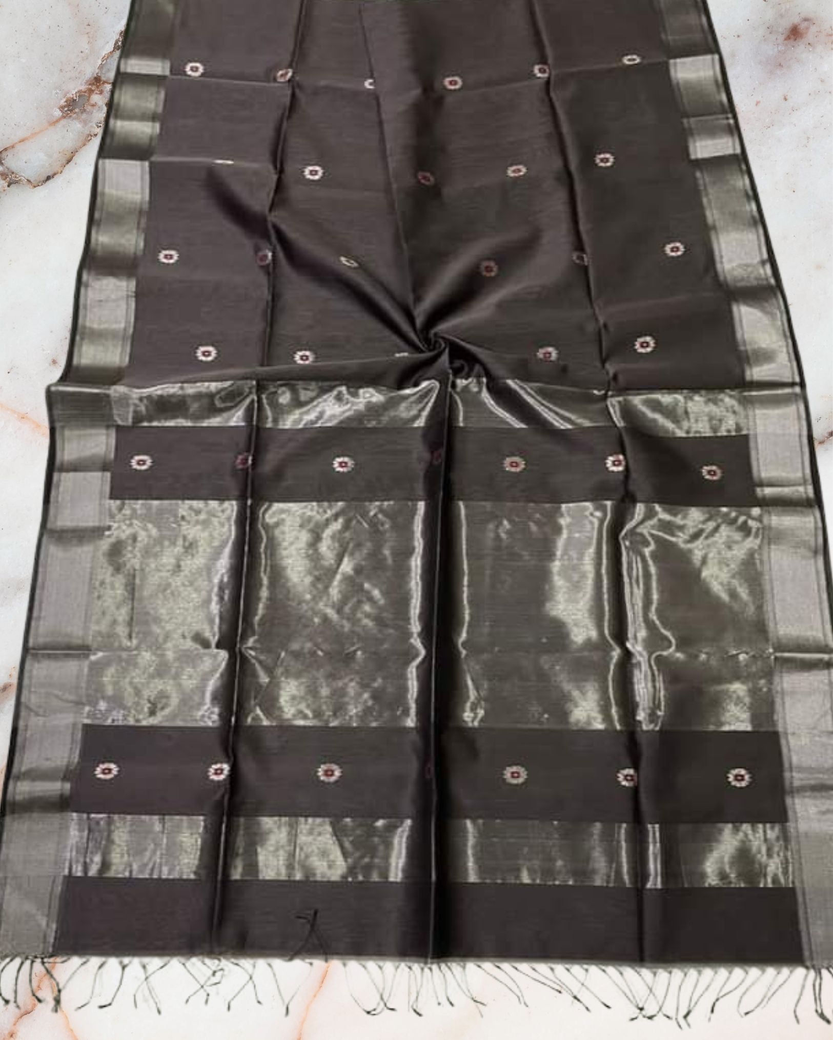 Pure Maheshwari Silk Saree Dark Grey Color Handloom Handwoven Single Design Zari Border with Flower Buti Pallu and contrast blouse-5536