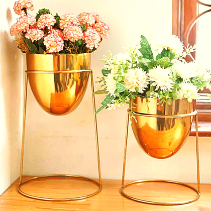 Metal planter Metal planter