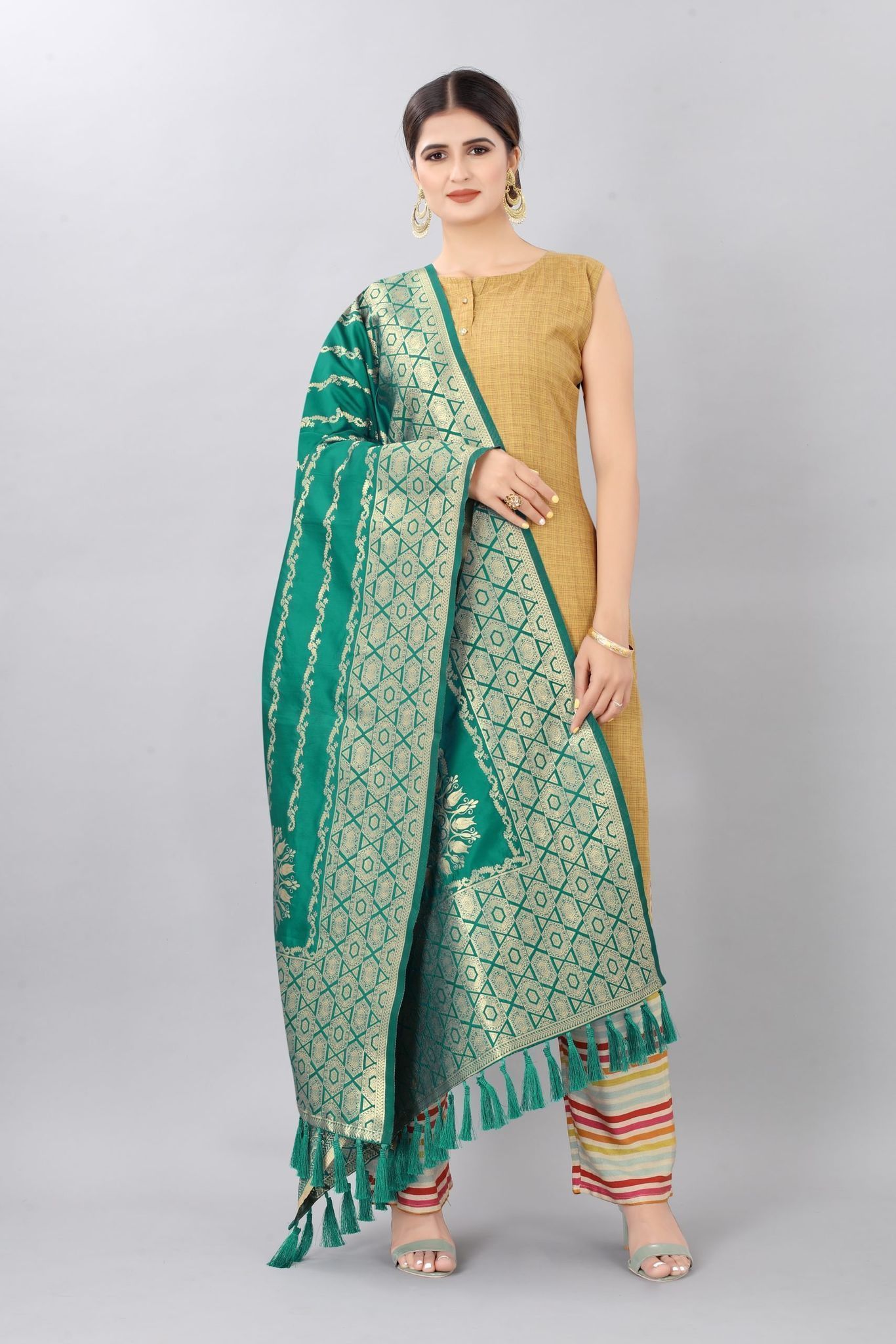 Women Rama &amp; Gold Toned Jacquared Banarasi Dupatta
