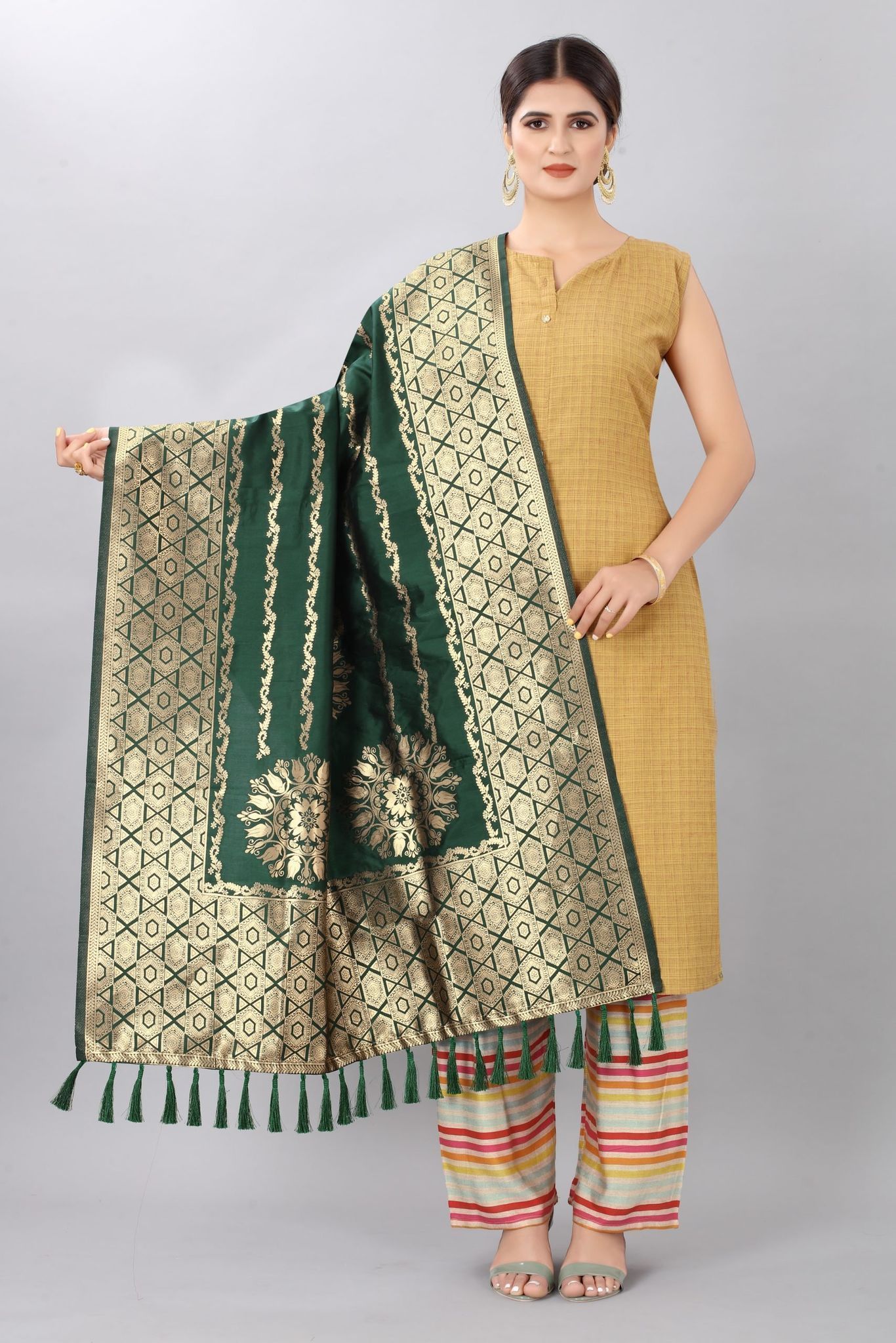 Women Dark Green &amp; Gold Toned Jacquared Banarasi Dupatta