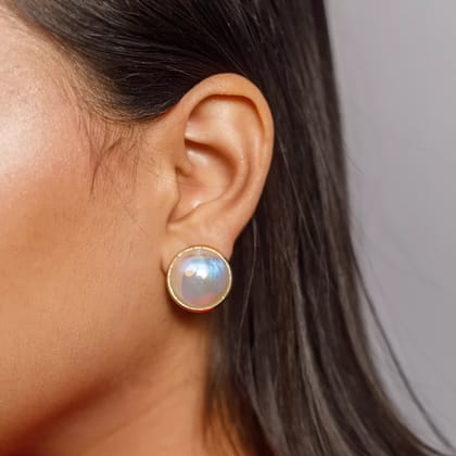 Golden Pearl Elegance Studs - Timeless Chic with a Sparkle Golden Pearl Elegance Studs - Timeless Chic with a Sparkle