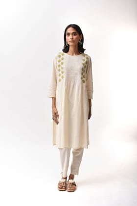 Arrosa Applique Pintucks Off White Cotton Kurta Arrosa Applique Pintucks Off White Cotton Kurta