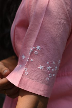 Nargis Pink Kashmiri Crewel Hand Embroidered Cotton Kurta Nargis Pink Kashmiri Crewel Hand Embroidered Cotton Kurta