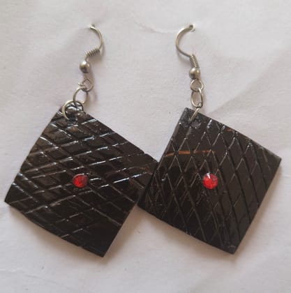 HANDICRAFTED COCONUT SHELL EARING HANDICRAFTED COCONUT SHELL EARING