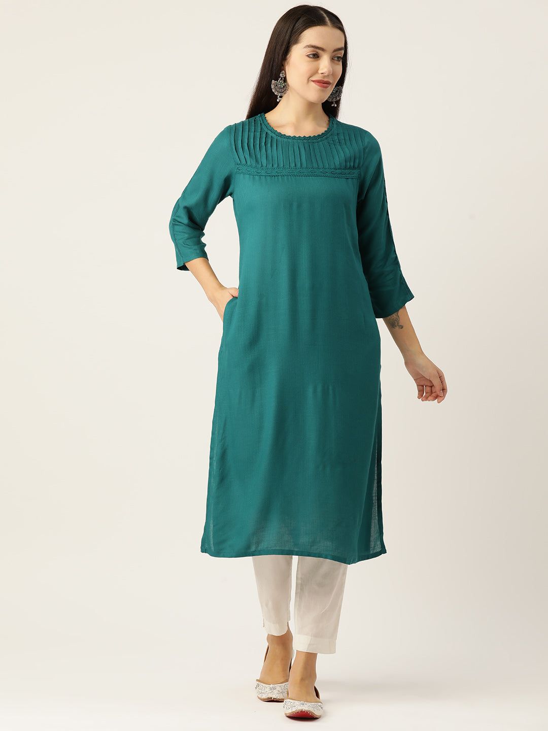 Women Solid Liva Straight Kurta