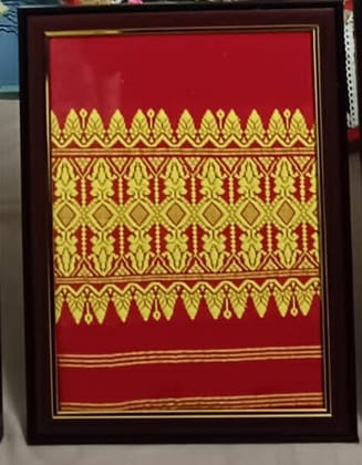 Framed Tongali