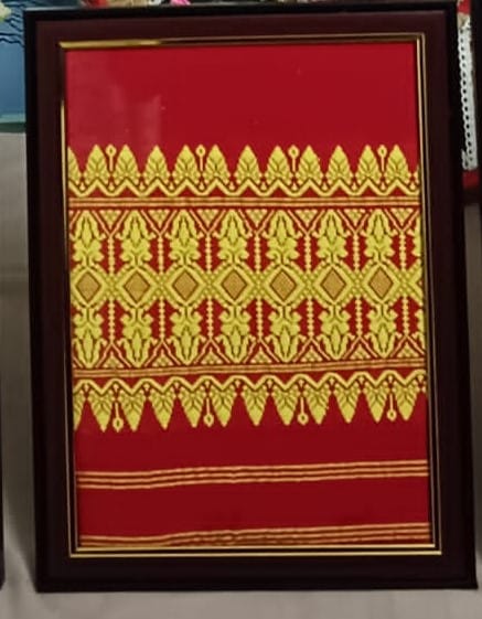 Framed Tongali