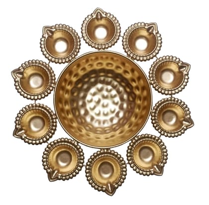 Malik HANDICRAFTS Iron Urli Bowl Flower Design with Diya Shape Tealight Candle Holders Perfect for Home Decoration, Religious and Spiritual Ceremonies (Gold_25cm x 25cm x 5cm) Malik HANDICRAFTS Iron Urli Bowl Flower Design with Diya Shape Tealight Candle Holders Perfect for Home Decoration, Religious and Spiritual Ceremonies (Gold_25cm x 25cm x 5cm)