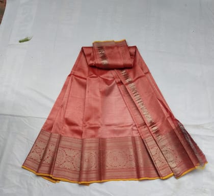 Women's Pure Handloom Silk Saree With Blouse Piece Women's Pure Handloom Silk Saree With Blouse Piece