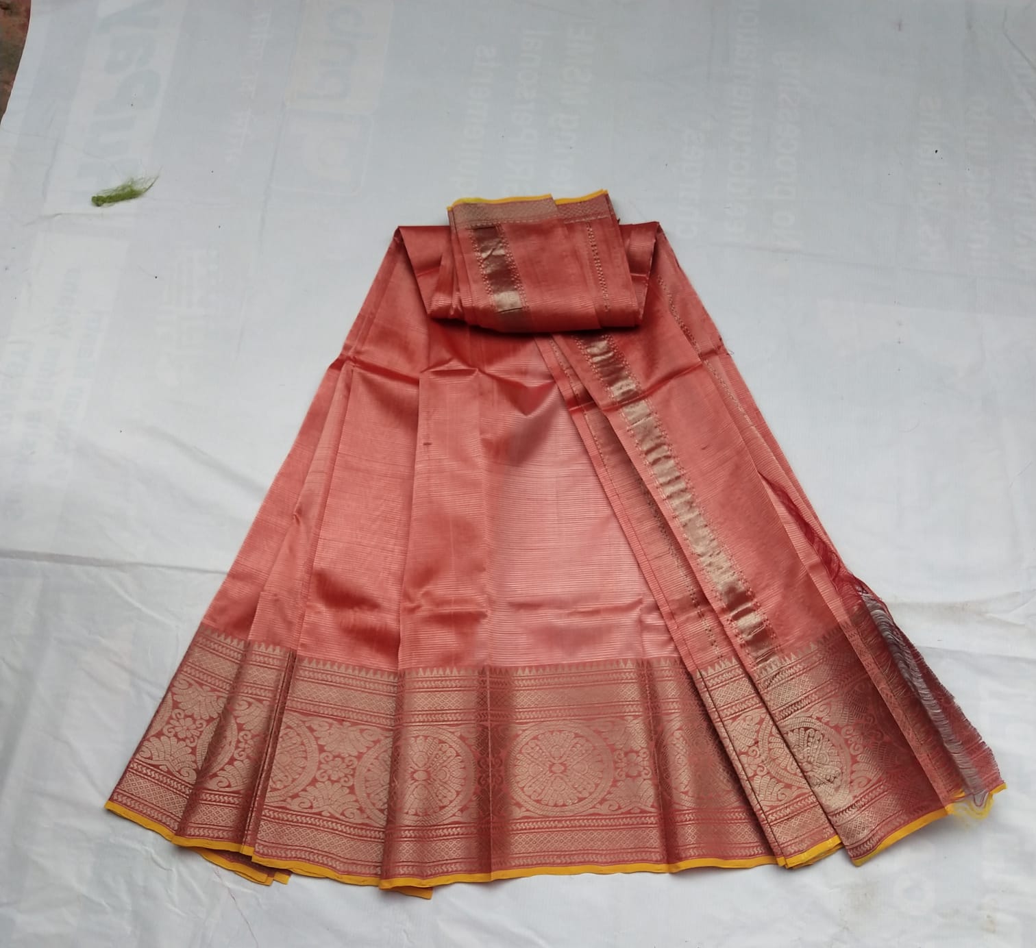 Women's Pure Handloom Silk Saree With Blouse Piece