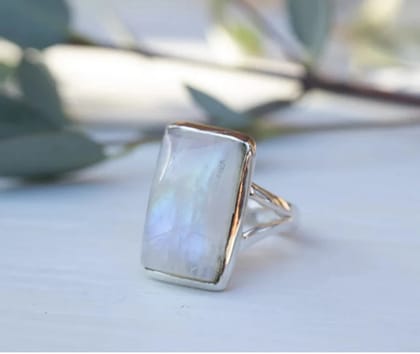 925 Sterling Silver Ring with Genuine Moonstone 925 Sterling Silver Ring with Genuine Moonstone