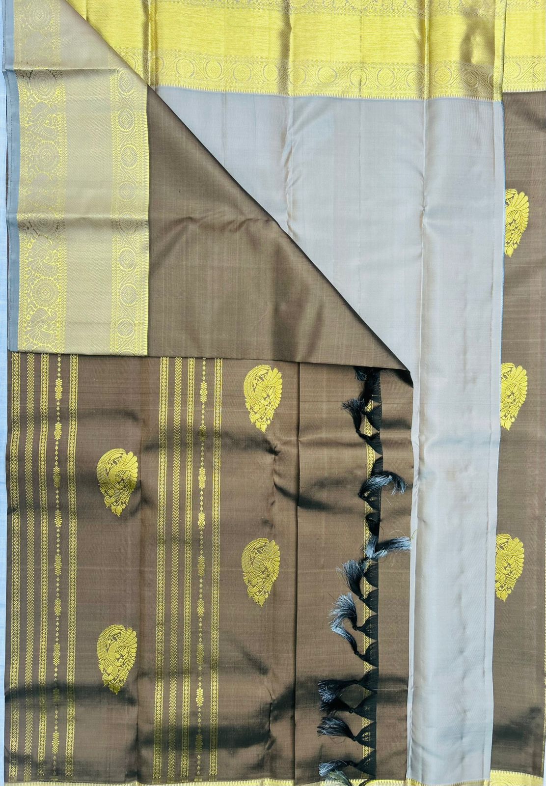 Coffee Brown Pure Handloom Kanchipuram Silk Saree With Peacock Butta And Contrast Blouse