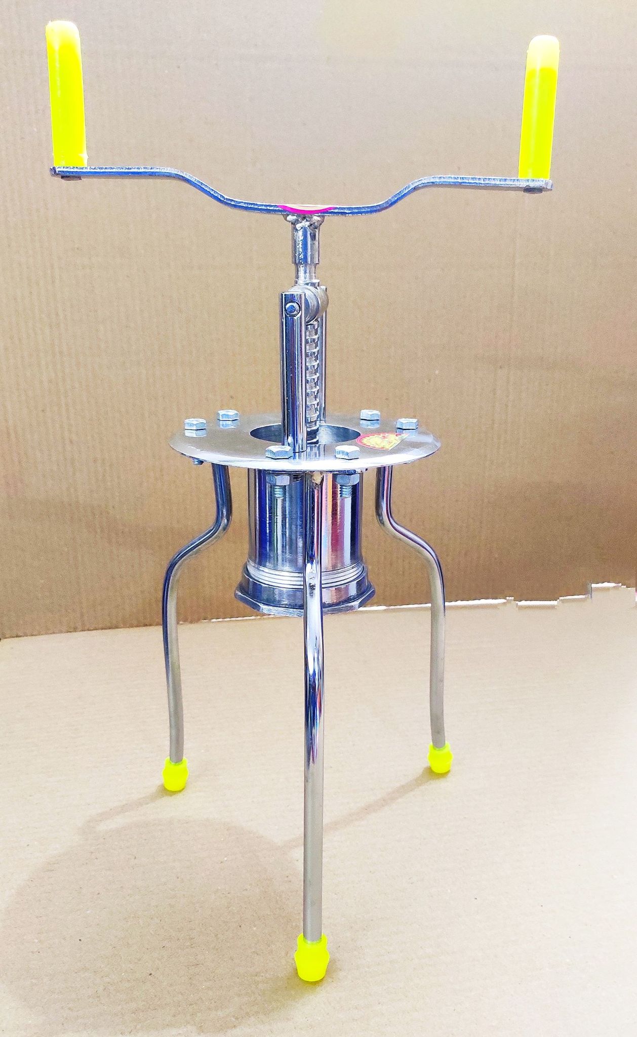 NAAYAGI - INDOLIUM MADE SEV NAZHI WITH 5 DIFFERENT SIEVES AND STAND - FOR MURUKKU, IDIYAPPAM, SEVU, STAR MURUKKU