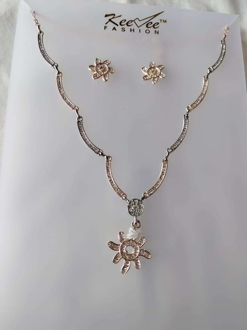 Two-tone floral necklace and earring set