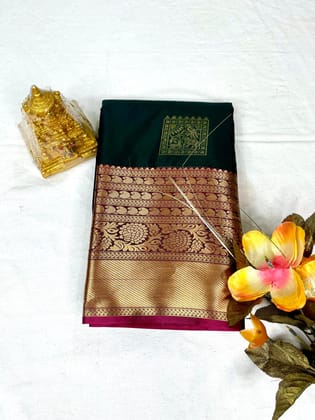Dark Green and Maroon Kanjivaram Silk Saree With Blouse Piece Dark Green and Maroon Kanjivaram Silk Saree With Blouse Piece