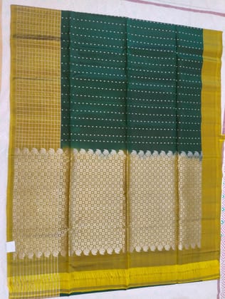 Green and gold silk saree with zari border Pure Knachi Pattu Green and gold silk saree with zari border Pure Knachi Pattu