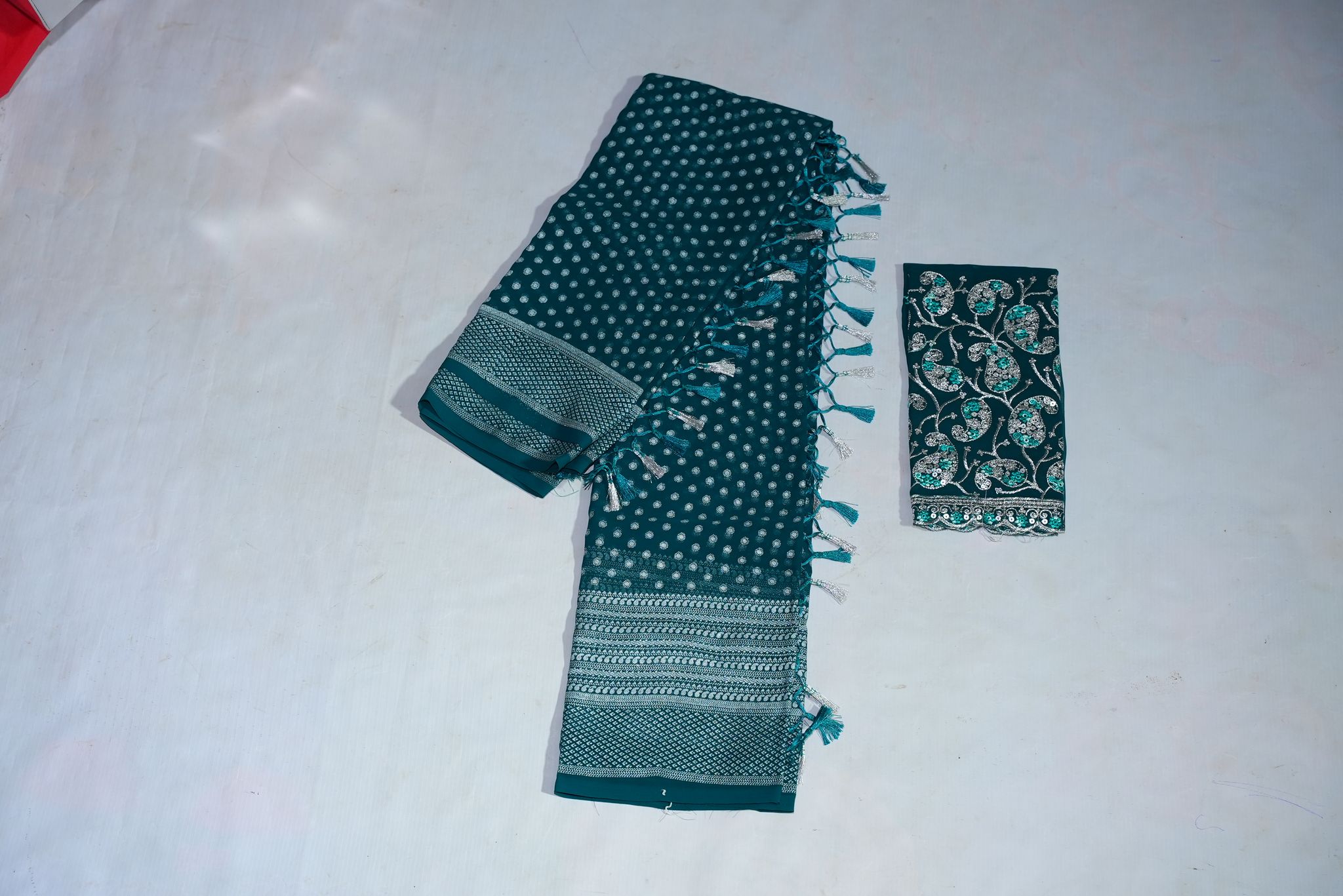  Green Saree With Silver Zari Border And Blouse Piece