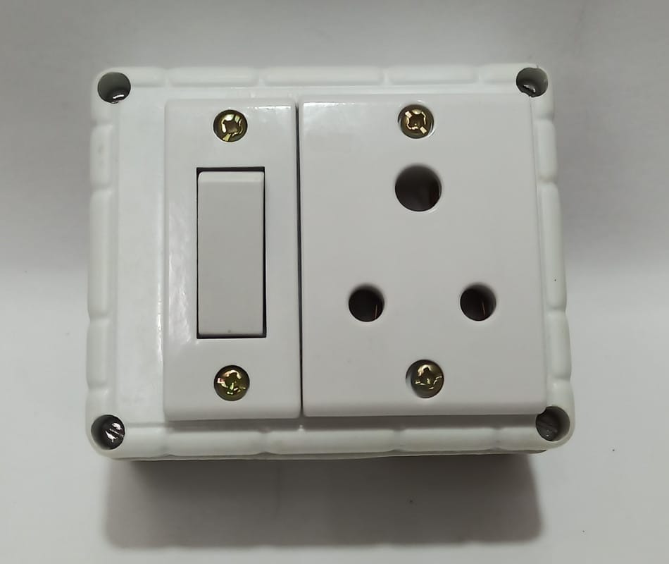 6A 1 Socket (3 Pin Socket) & 1 Switch Extension Box with 6A Plug & 3m Wire