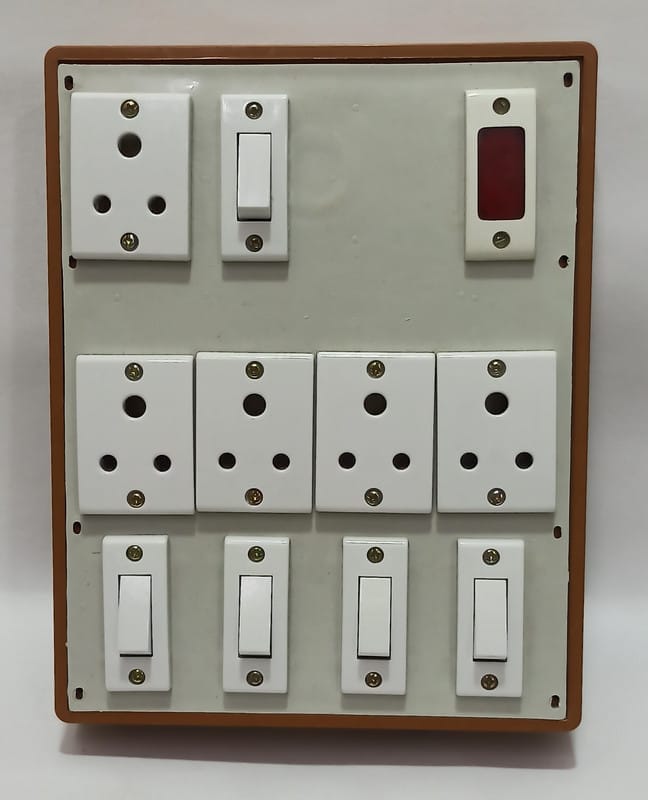 6A 5 Sockets (3 Pin Socket) & 5 Switch Extension Box with Indicator, 16A Plug & 3m Wire