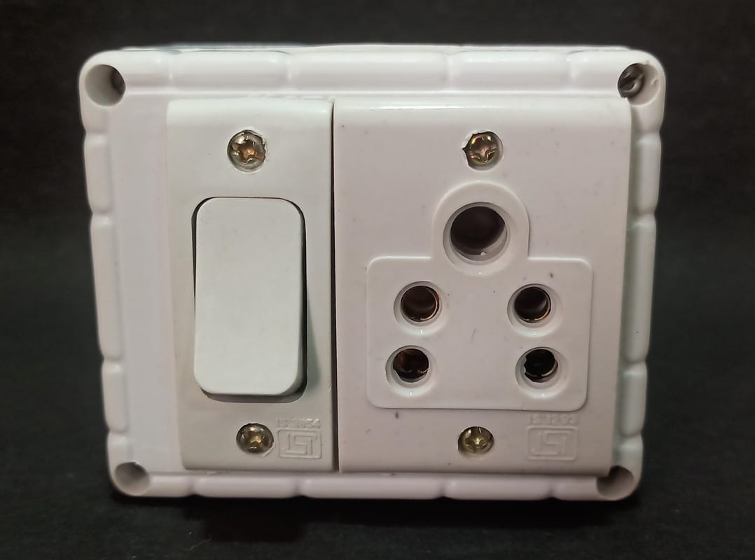 6A 1 Socket (5 Pin Socket) & 1 Switch Extension Box with 16A Plug & 3m Wire