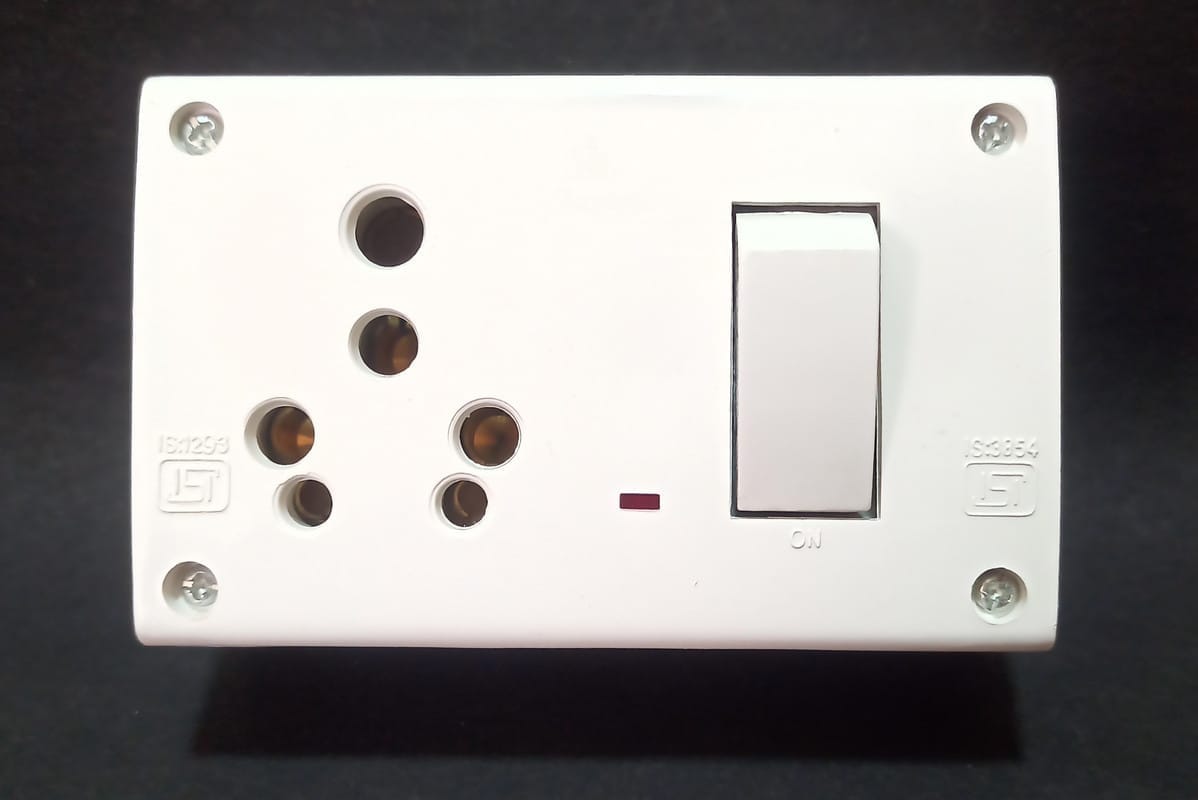 16A 1 Socket & 1 Switch Extension Box with 6A Plug & 5 Meter Wire