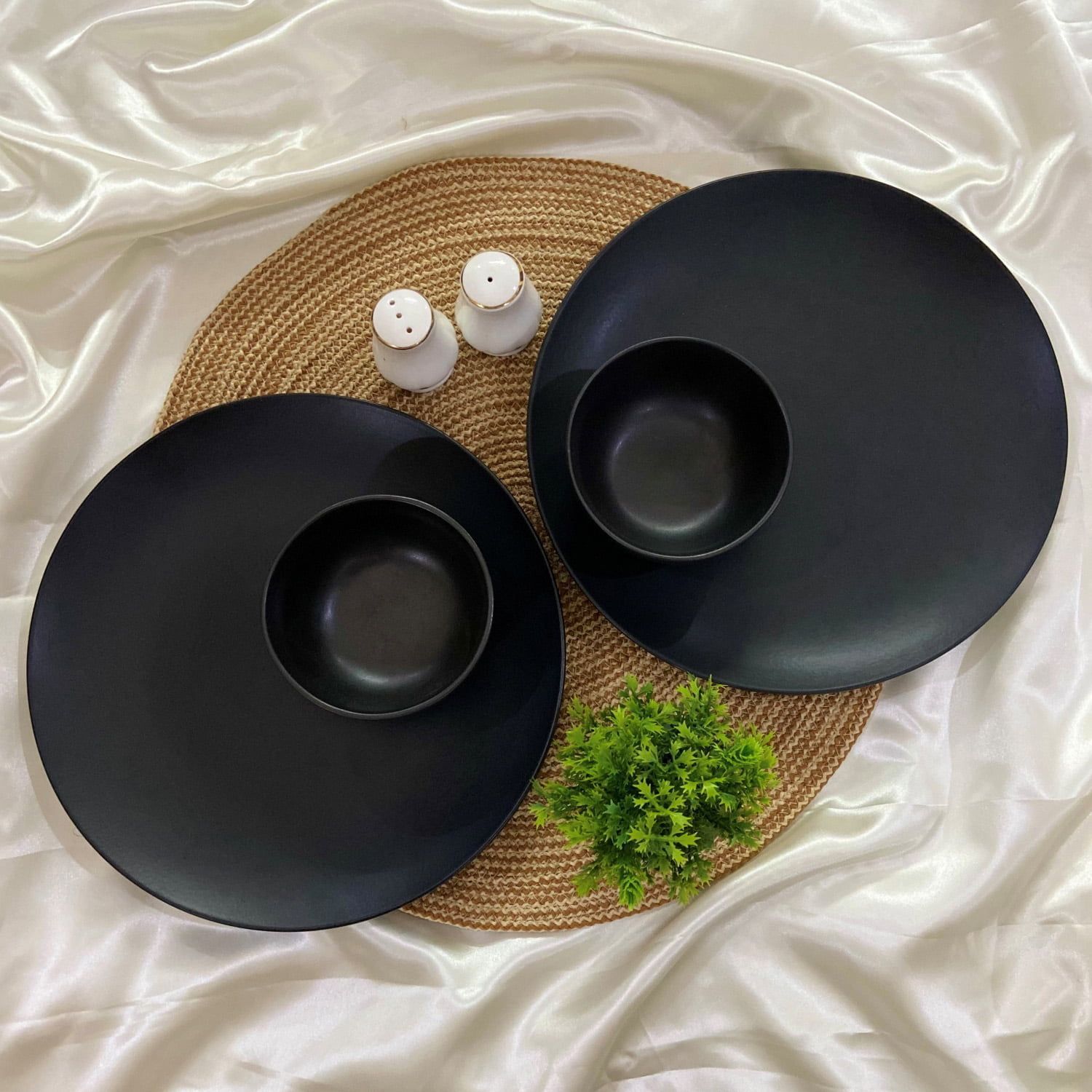 Ceramic Dining Combo Studio Collection- Matte Black Ceramic 10.2Inchs Dinner Plates and Bowls- Set of 4