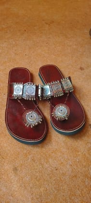 female trational leather sandle
