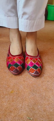 multicolour female leather juti