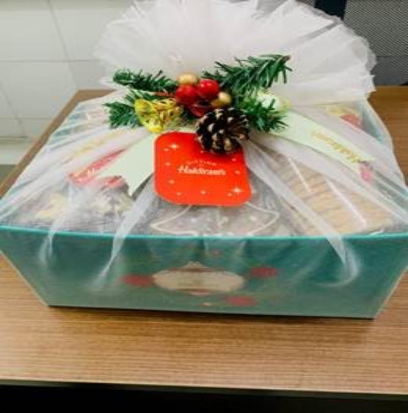 CHRISTMAS TREASURES HAMPER 855g, 1149rs