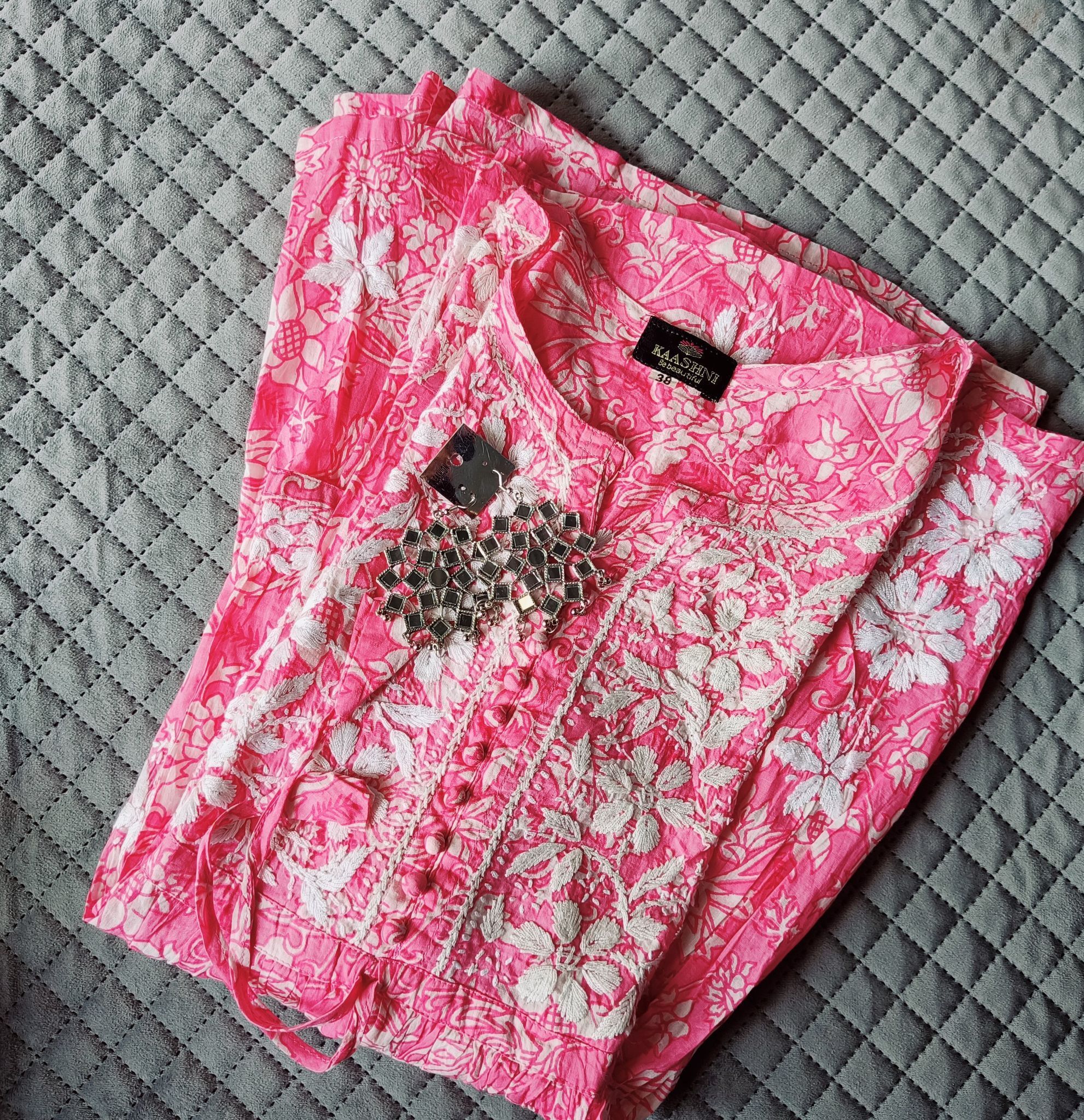 WOMEN CHIKANKARI HAND EMBROIDERED COTTON MALMAL FLARED SHORT PINK KURTI