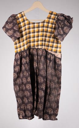 Handmade Girls Cotton Dress with Elephant Print and Puffed Sleevesess